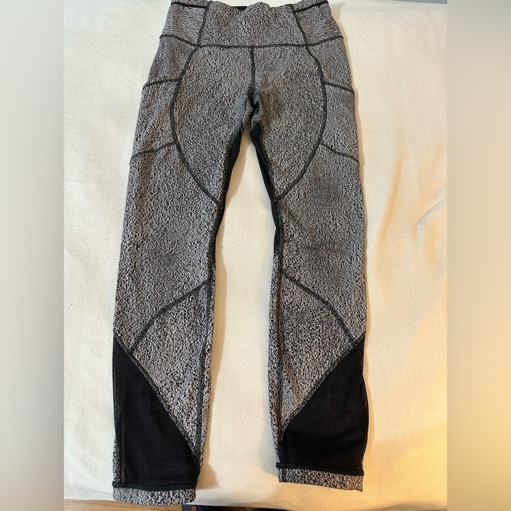 Lululemon High Rise Legging Side Pockets Gray, Black Mesh Around To Ankle Size 6